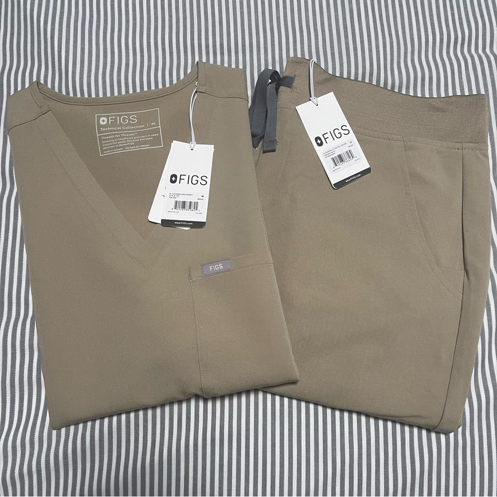 Latte FIGS medium scrubs set